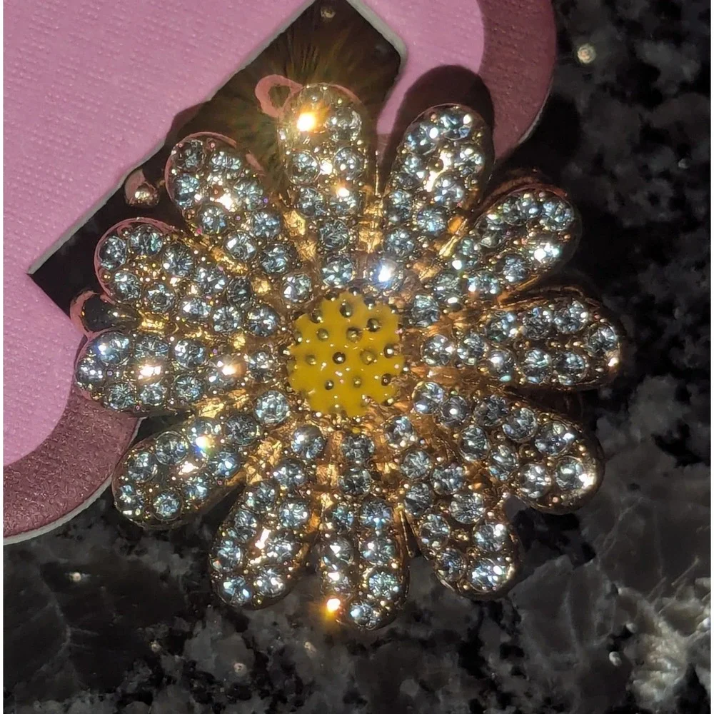 Daisy Themed Mini Hair Claw Clips, Set of 8, New in Package